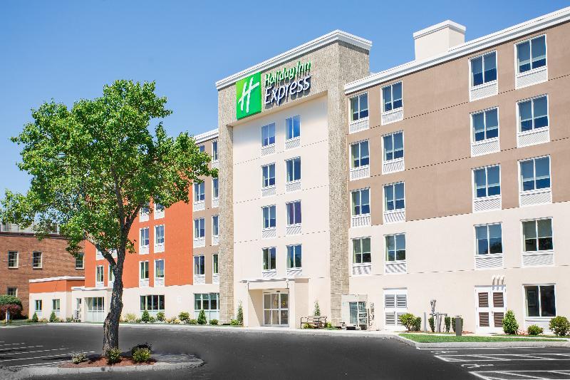 Holiday Inn Express Chelmsford By Ihg Exterior foto